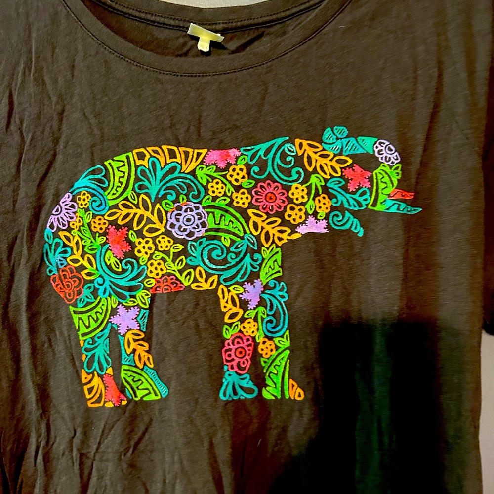 Gray Tshirt with colorful elephant 🐘